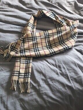 Classic Burberry Plaid Wool Scarf in Beige